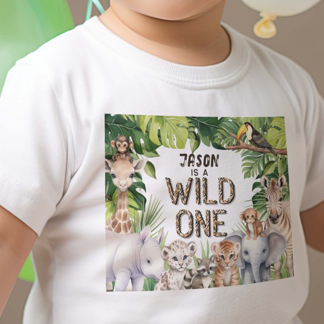 Camiseta Para Bebê Primeiro aniversario de Bebê de Animais Safari Sel (Wild one, boy 1st birthday Safari animals themed birthday t-shirt.)