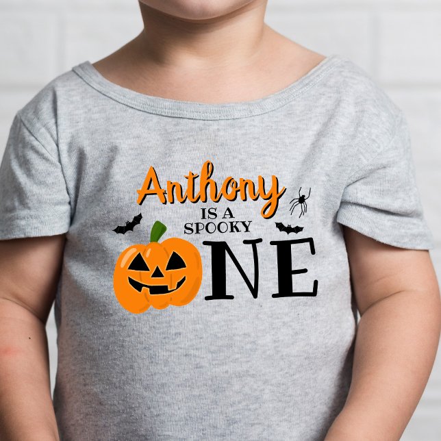 Camiseta Para Bebê Primeiro aniversario de Dia das Bruxas Spooky One (Criador carregado)