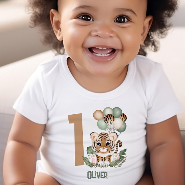 Camiseta Para Bebê Primeiro aniversario de Um Menino Selvagem, Cubo D (1st Birthday Baby Bodysuit With Cute Tiger Cub)