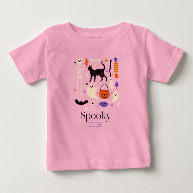 Camiseta Para Bebê Primeiro aniversario Rosa Spooky One Halloween Mot (Frente)
