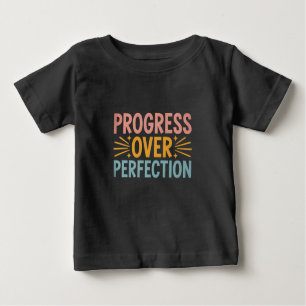 Camiseta Para Bebê Progresso do professor em Perfeição de volta à esc