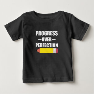 Camiseta Para Bebê Progresso Sobre a Perfeição De Volta às Aulas Prof