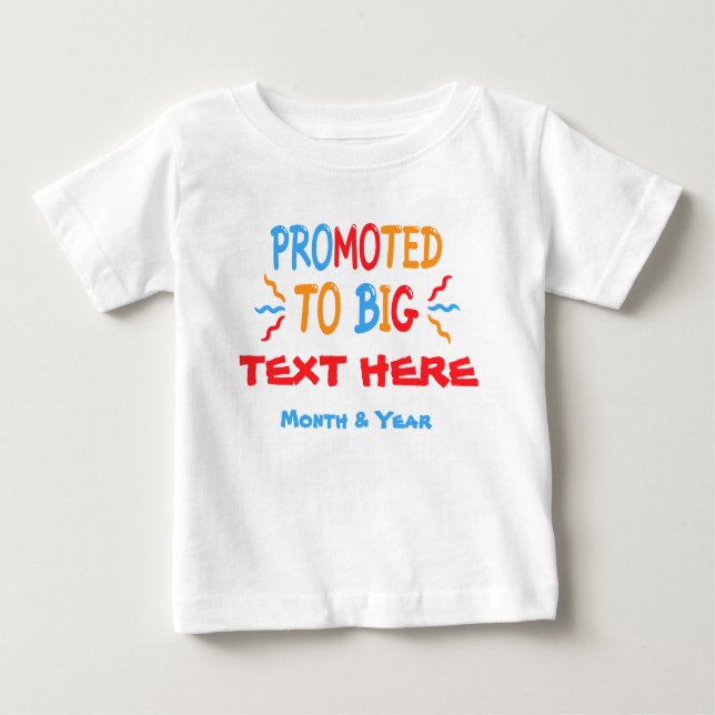 Camiseta Para Bebê Promovido a Grande com Texto e Data Personalizados (Frente)