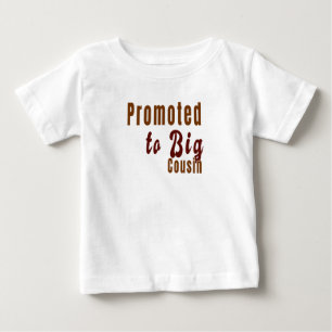 Camiseta Para Bebê Promovido ao Bebê Familiar Vinculado ao Primo Gra