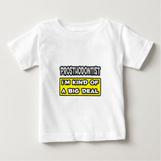 Camiseta Para Bebê Prosthodontista. Eu sou meio que um grande negócio