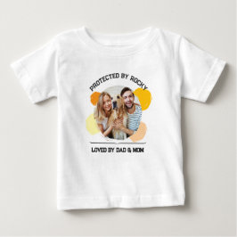 Camiseta Para Bebê Protegido por Cachorro Adorado por Pai e Mo Person