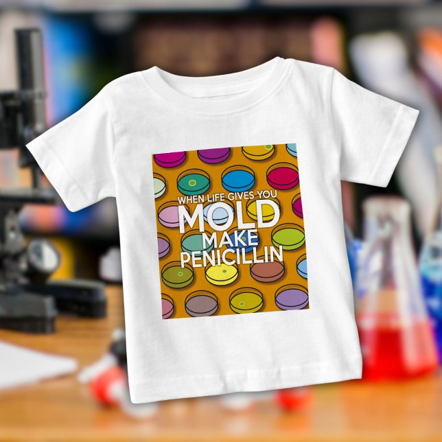 CAMISETA PARA BEBÊ QUANDO A VIDA LHE DÁ, VOCÊ DEVE FAZER PENICILINA (WHEN LIFE GIVES YOU MOLD MAKE PENICILLIN BABY T-Shirt)