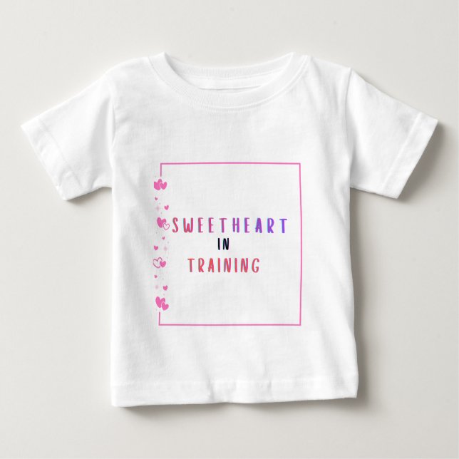 Camiseta Para Bebê Querido em Treinamento (Frente)