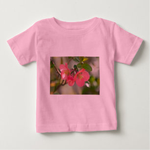 Camiseta Para Bebê Quince Florescendo Rosa