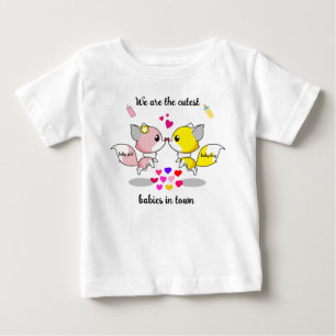 Camiseta Para Bebê Raposas bonitas beijando com corações coloridas Ba