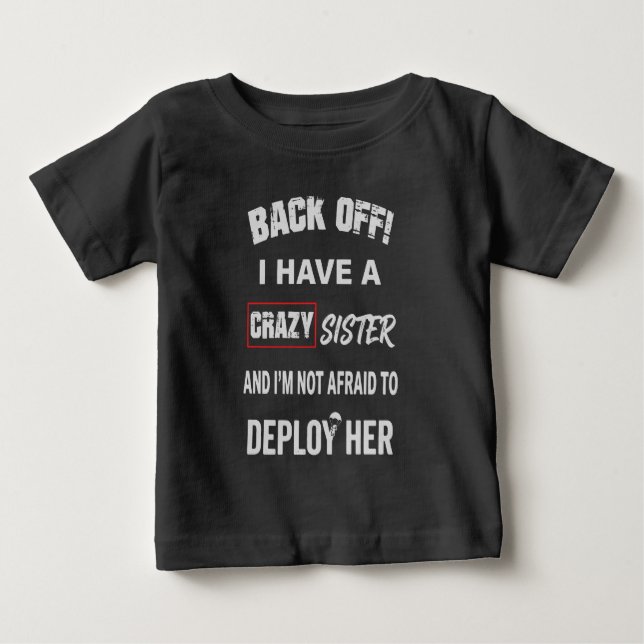 Camiseta Para Bebê Recuar Eu Tenho Aviso de Irmã Louca (Frente)