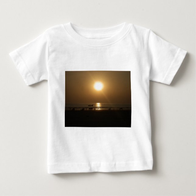 Camiseta Para Bebê Reflexão Sunset no Verão ouro na Praia (Frente)