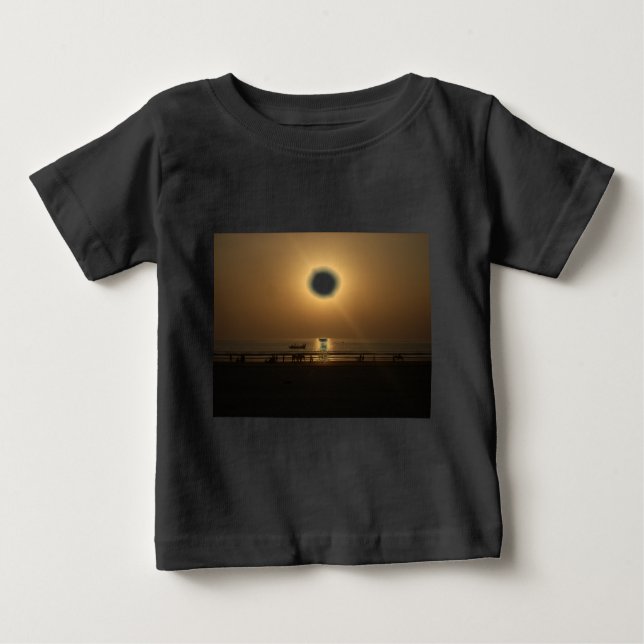Camiseta Para Bebê Reflexão Sunset no Verão ouro na Praia (Frente)