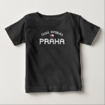 Camiseta Para Bebê República Checa de Praga, em dificuldades (Praha)<br><div class="desc">Trabalho de arte Copyright © 2018 Jessica Hake, HakeDesign. Esta camisa apresenta um design angustiado que diz Praha (Praga) Ceska Republika (República Checa) e tem a bandeira checa. Isto é perfeito como presente para alguém de ascendência checa, ou como lembrança turística para quando você viagem a Praga, Cesko ou Czechia...</div>