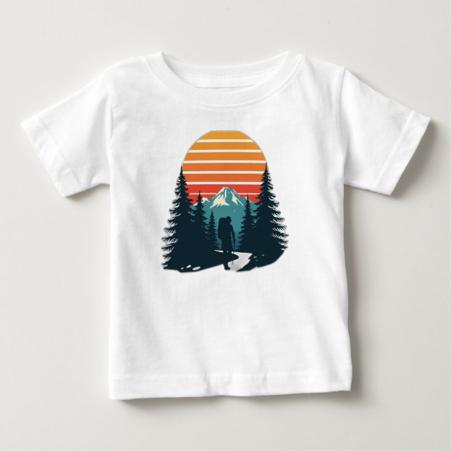 Camiseta Para Bebê Retro Hiker Mountain Adventure  (Frente)