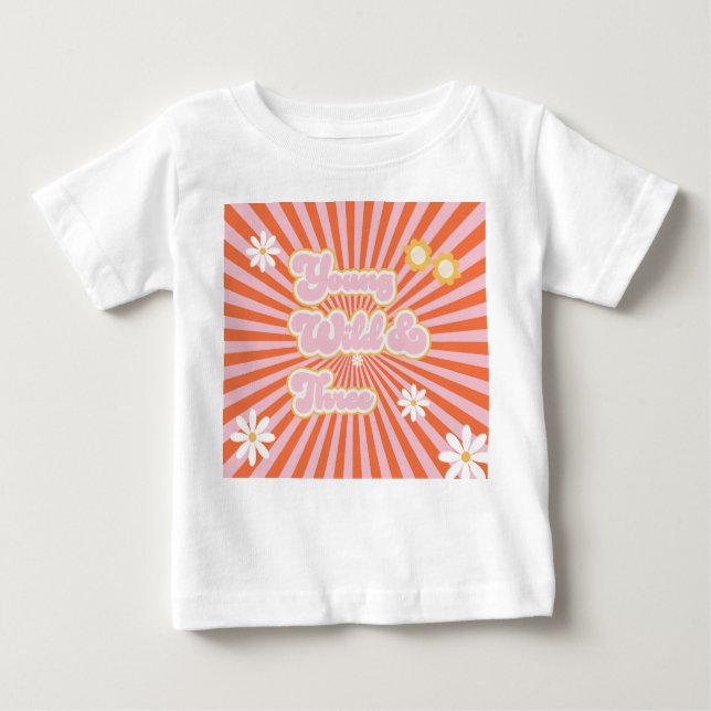 Camiseta Para Bebê Retro Young Wild e Três Aniversário (Frente)