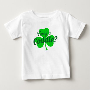 Camiseta Para Bebê Rico A Coddle Cuddle Irish Dizendo