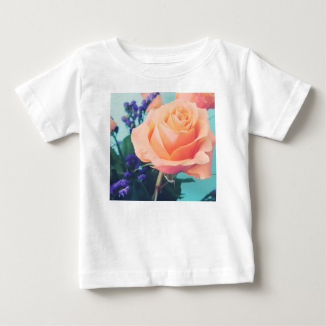 Camiseta Para Bebê rosa amarela rosa com fundo de hortelã (Frente)