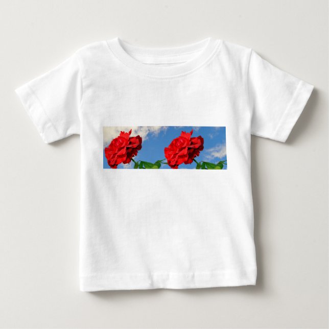 Camiseta Para Bebê Rosa Don Juan com um céu azul (Frente)