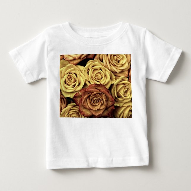 Camiseta Para Bebê Rosas Sintonizados Sepia (Frente)