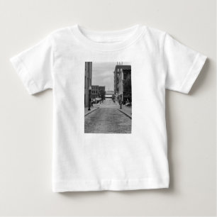 Camiseta Para Bebê Rua Louis Beco Escala de Cinza