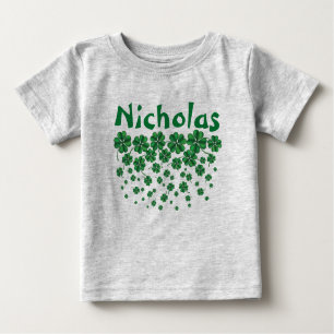 Camiseta Para Bebê Rua. Nome personalizado do dia de Patrick com cama