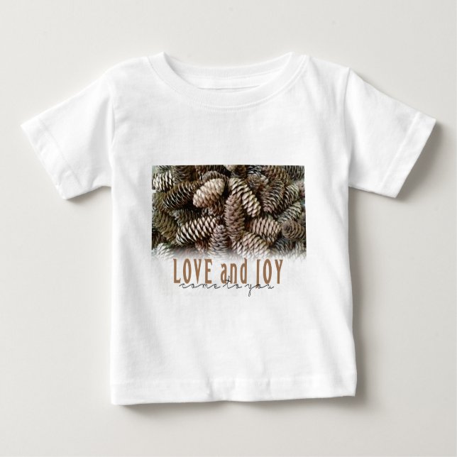 Camiseta Para Bebê Rustic Holiday Love and Joy Pine Cone (Frente)