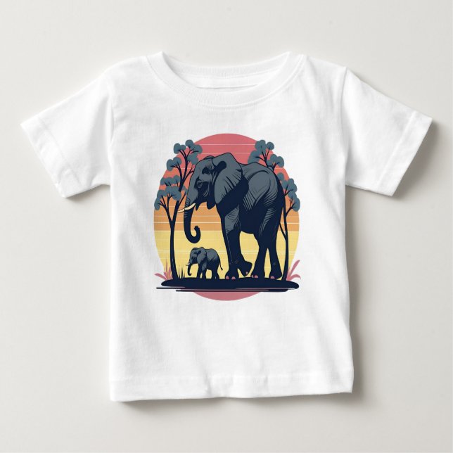 Camiseta Para Bebê Sábio e Selvagem - Sunset da Família de Elefantes  (Frente)