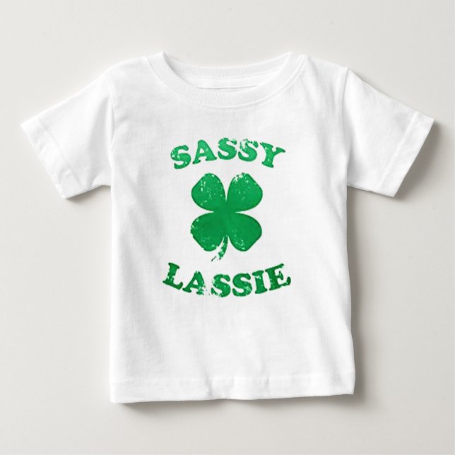 Camiseta Para Bebê Sassy Lassie St. Patrick's Day Baby T-Shirt (Frente)