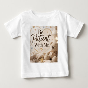 Camiseta Para Bebê Seja Paciente Comigo
