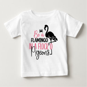 Camiseta Para Bebê Ser Flamingo Num Bando De Porcos-27308
