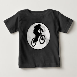 Camiseta Para Bebê Silhueta de Saltador de Bicicleta e Lua na Montanh
