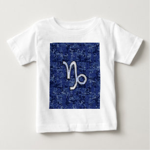 Camiseta Para Bebê Sinal do zodíaco do Capricórnio na camuflagem de