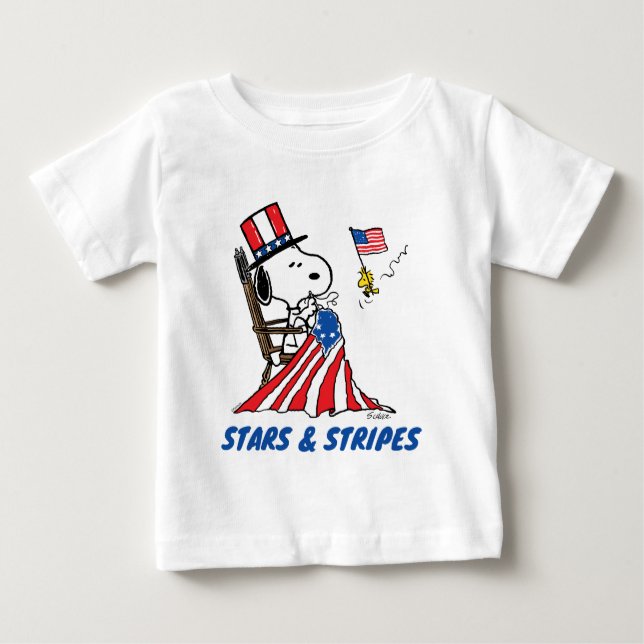 Camiseta Para Bebê Snoopy Sewing 4 de julho Flag (Frente)