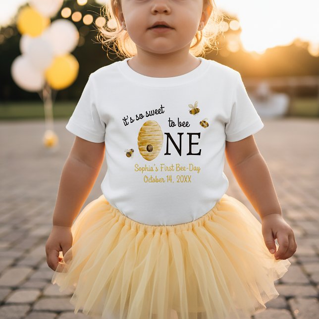 Camiseta Para Bebê So Sweet To Bee One First Birthday Honeycomb (Criador carregado)