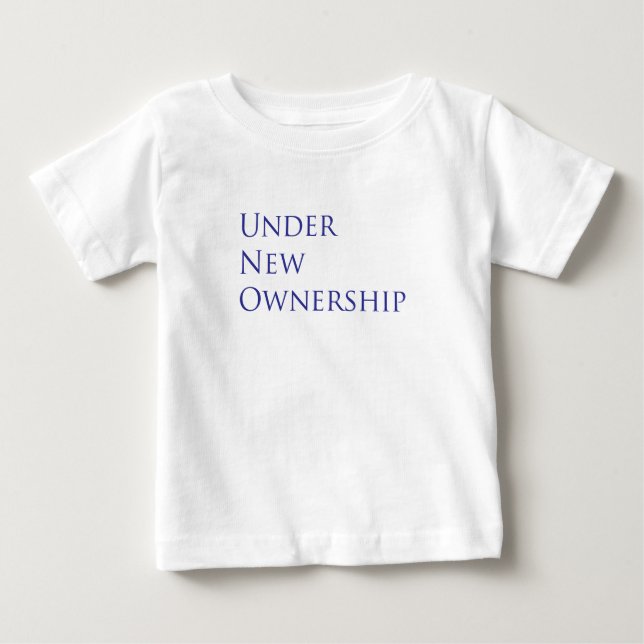 Camiseta Para Bebê Sob nova propriedade (Frente)