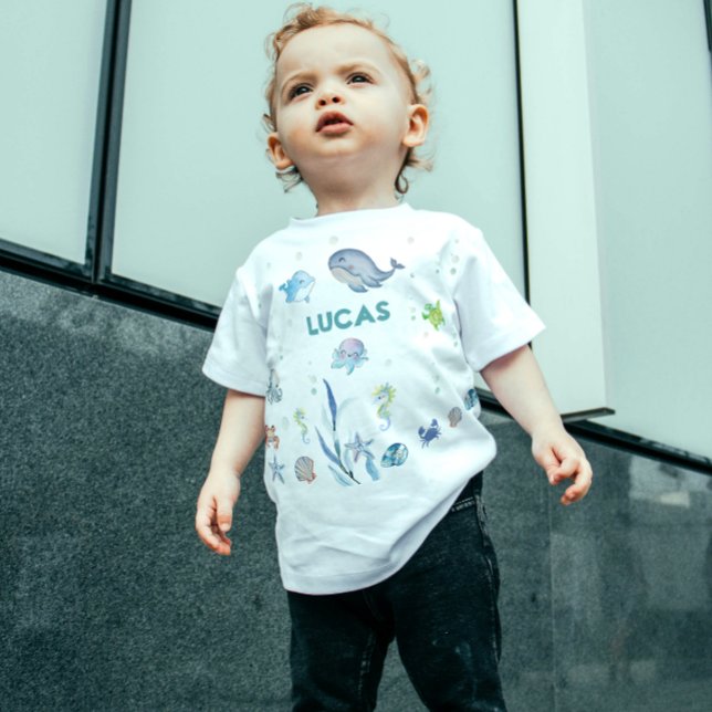 Camiseta Para Bebê sob o mar é um chá de fraldas-menino (Criador carregado)