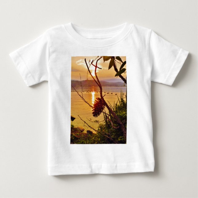 Camiseta Para Bebê Sol do Lago Pinecone (Frente)