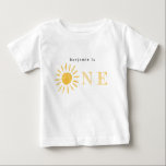 Camiseta Para Bebê sol primeiro aniversario aquarela sol<br><div class="desc">Design de aniversário elegante moderno e amarelo-sol primeiro aniversario</div>