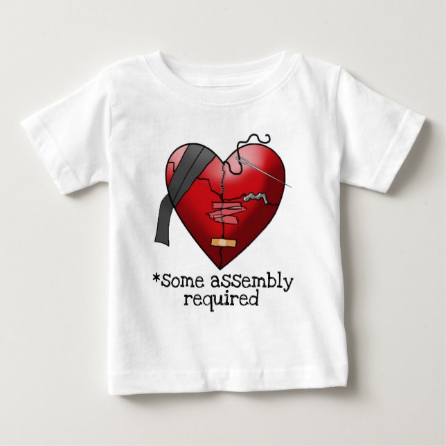 Camiseta Para Bebê Some Assembly Required for a Mended Heart Bodysuit (Frente)