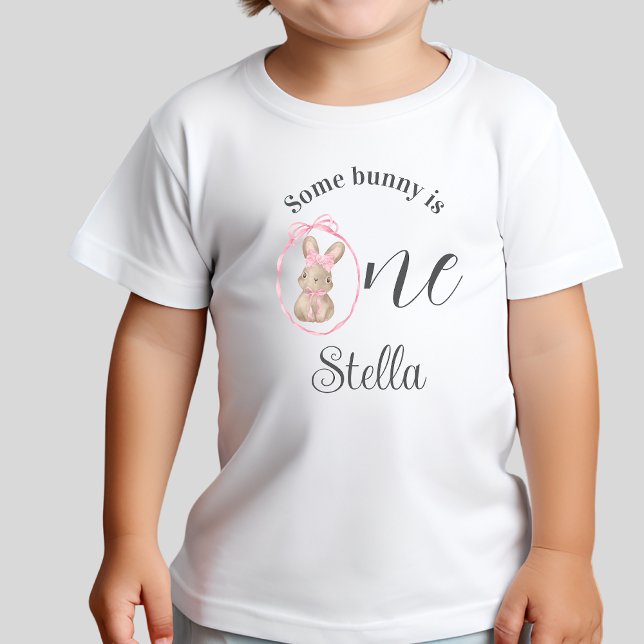 Camiseta Para Bebê Some Bunny T-Shirt 1st Birthday Outfit (Criador carregado)