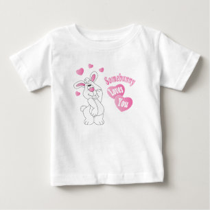 Camiseta Para Bebê Somebunny ama-o coelhinho da Páscoa