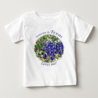 Camiseta Para Bebê Someone in Texas Loves Me Gift