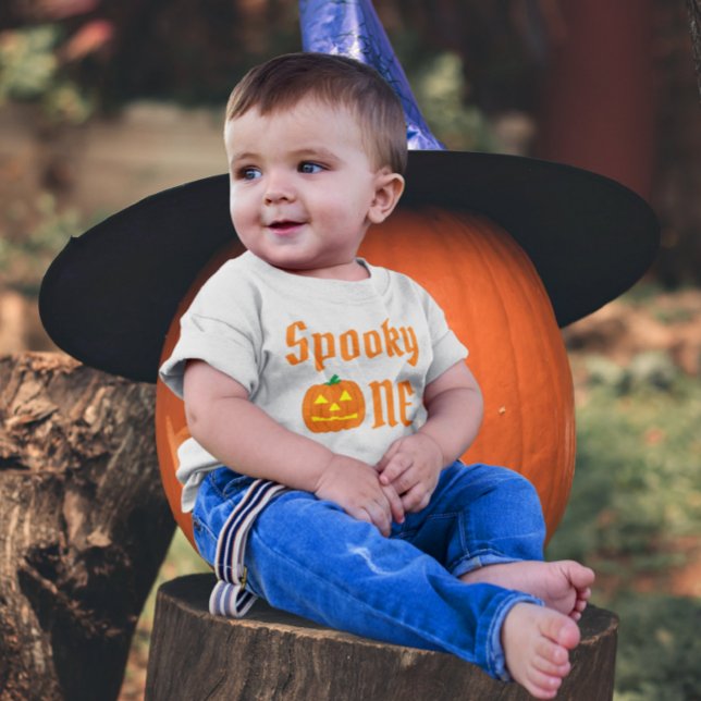 Camiseta Para Bebê Spooky One primeiro aniversario Baby T-Shirt (Criador carregado)