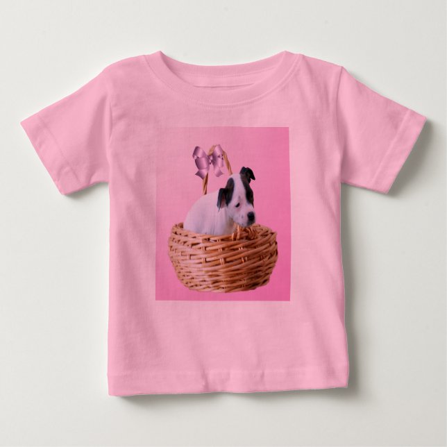 Camiseta Para Bebê Staffy Puppy Numa Cesta. (Frente)