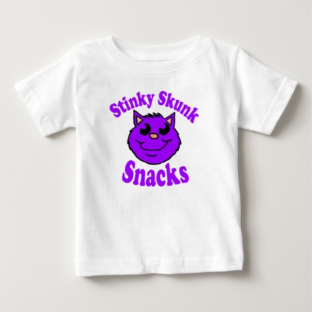 Camiseta Para Bebê Stinky Skunk Snacks (Frente)