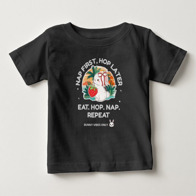 Camiseta Para Bebê Strawberry Dream Bunny (Frente)