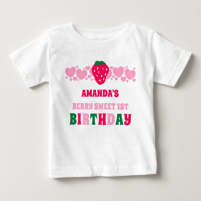 Camiseta Para Bebê Strawberry First Birthday Celebration Guest Shirt (Frente)