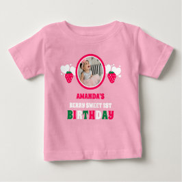 Camiseta Para Bebê Strawberry First Birthday Celebration Photo