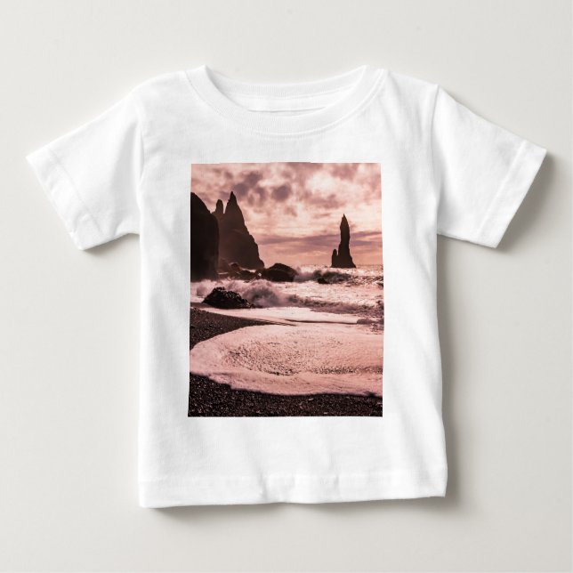 Camiseta Para Bebê Sunset na praia de areia negra de Reynisfjara, Isl (Frente)